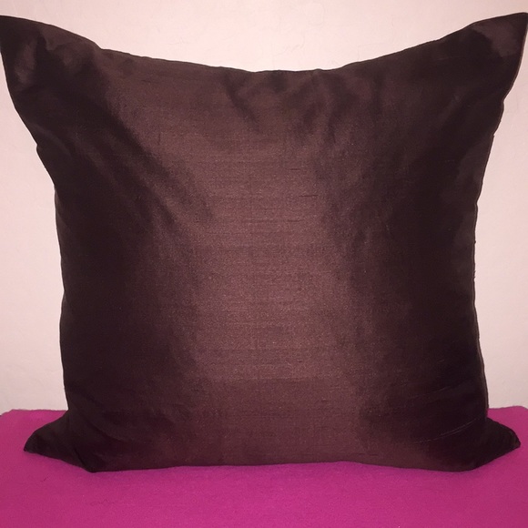 🆕 Chocolate Brown Silk Accent Pilllow - Picture 1 of 7